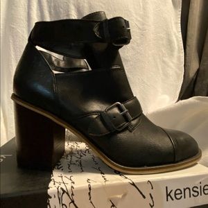 Kensie Black Leather Cutout  Pumps